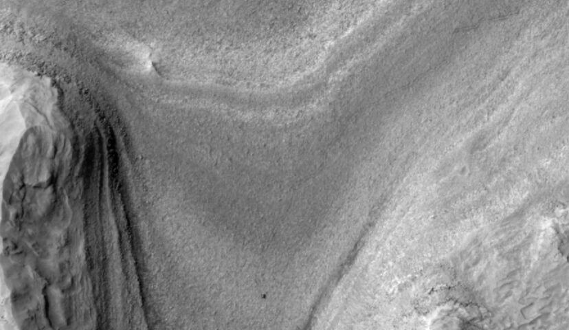 HiRISE Views Curiosity During a Drive